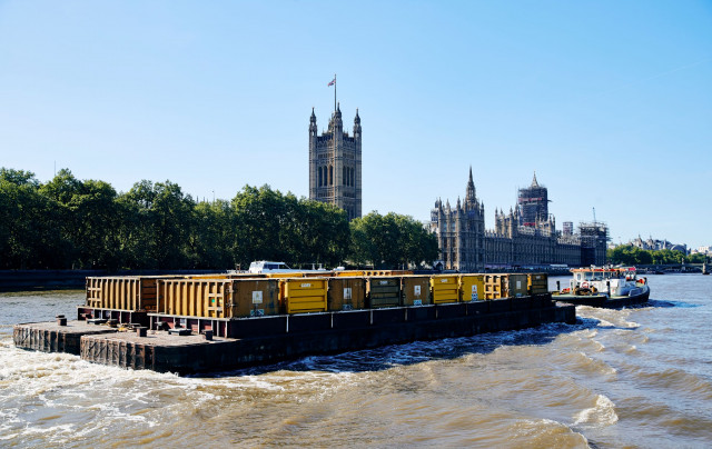 Cory tug and barge 1.jpg